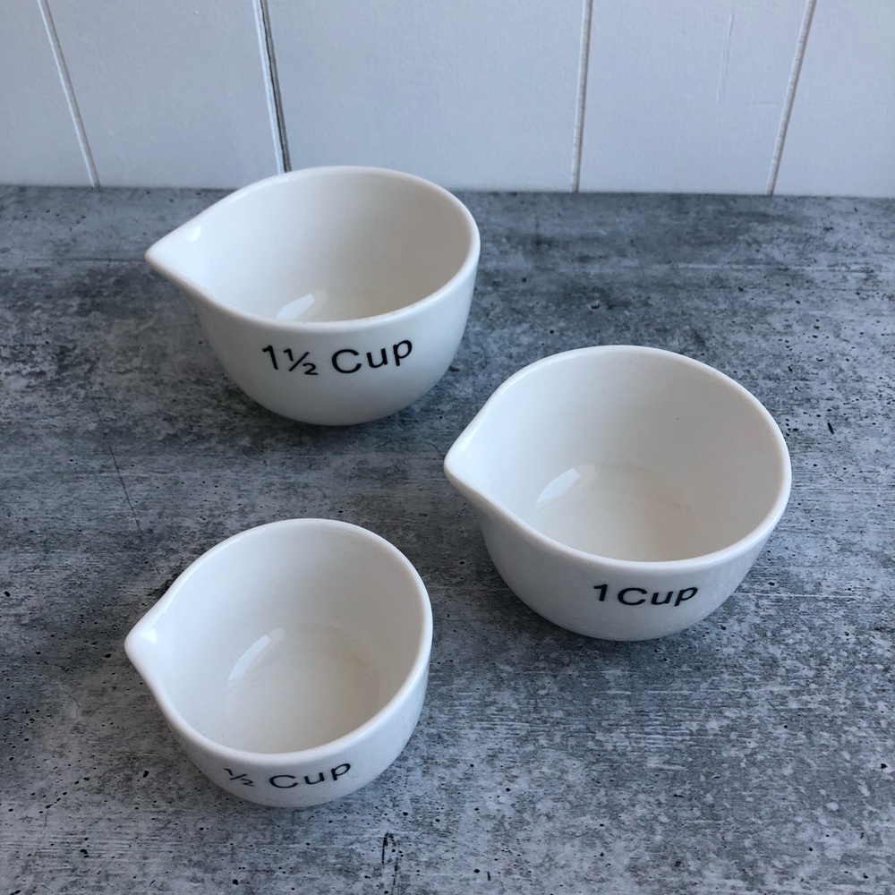 Decorative Kitchen Stacking Measuring Cups - Picture 2 of 3